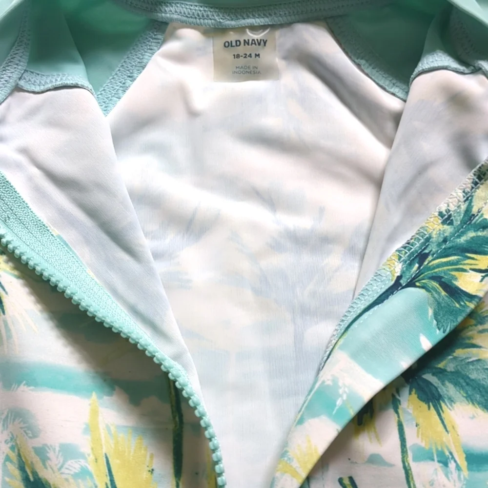 EUC 18-24M Old Navy Zip Front Long Sleeve Rash Guard Swimsuit 🌴 Tropical Palm